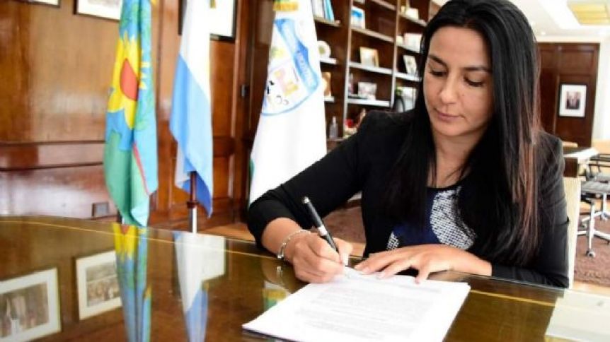 Intendenta del FdT anunció aumento de 50% para trabajadores municipales