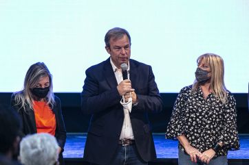 Legislador bonaerense acompañó a vecinos en firma de escrituras