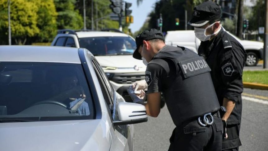 Desvincularon a tres policías bonaerenses por cobrar coimas mediante Mercado Pago