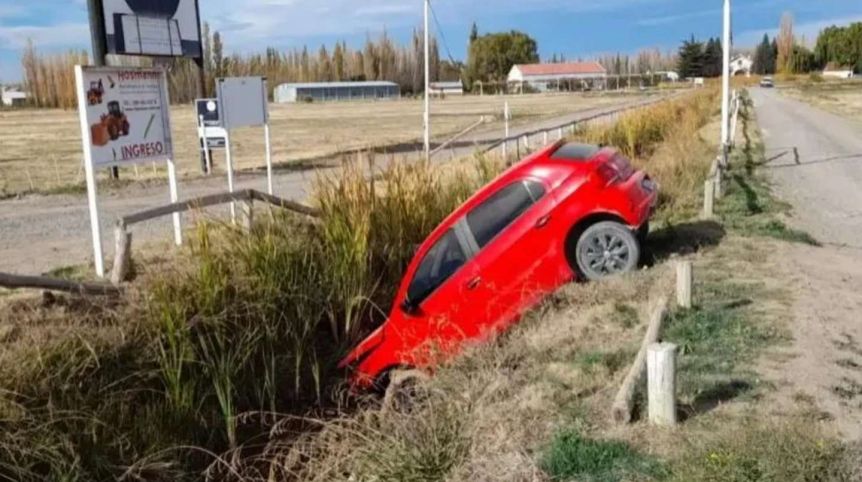 Neuquén: terminó con su auto en la zanja y rompió el récord mundial de alcoholemia