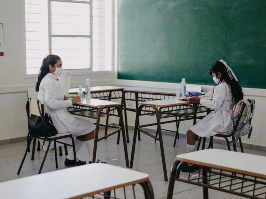 Ex ministro puso sobre la mesa la discusión por el servicio esencial de educación