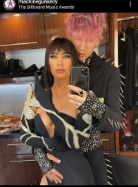 Megan Fox lució un impactante cambio de look y en las redes la compararon con Moria Casán