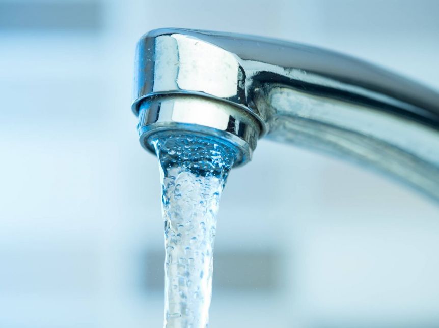 Llegó el turno del agua: comienza la audiencia pública para definir el aumento de tarifa