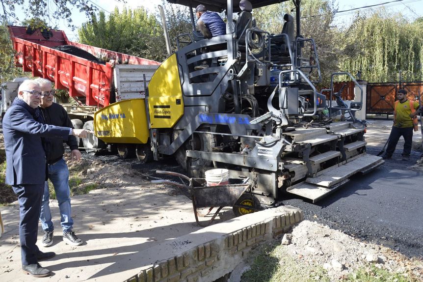 Zamora monitoreó nuevos trabajos de pavimentación en Tigre