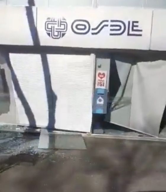 Perdió a su papá, rompió el local de una prepaga y le dejó un mensaje en las redes