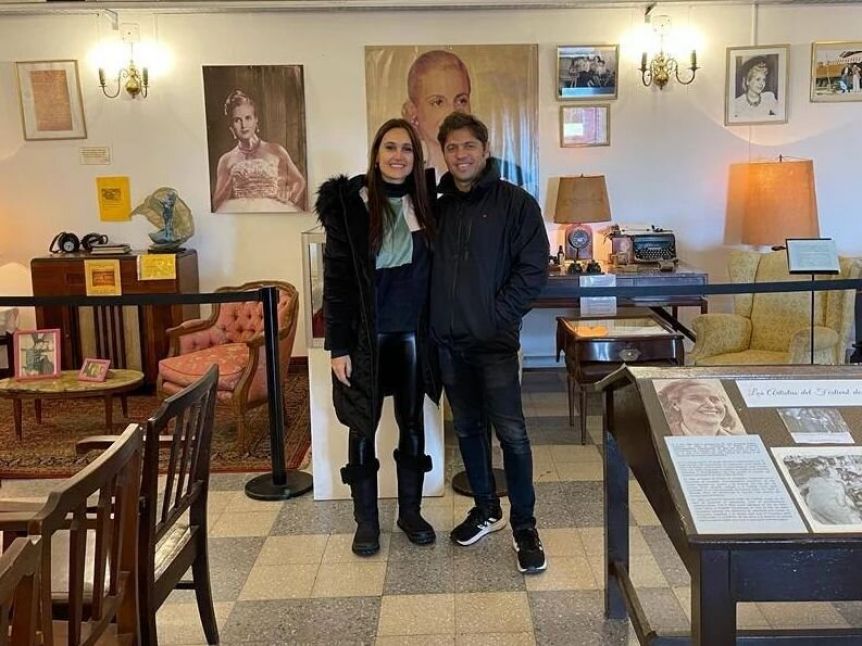 Axel Kicillof paseó junto a su esposa por Chapadmalal