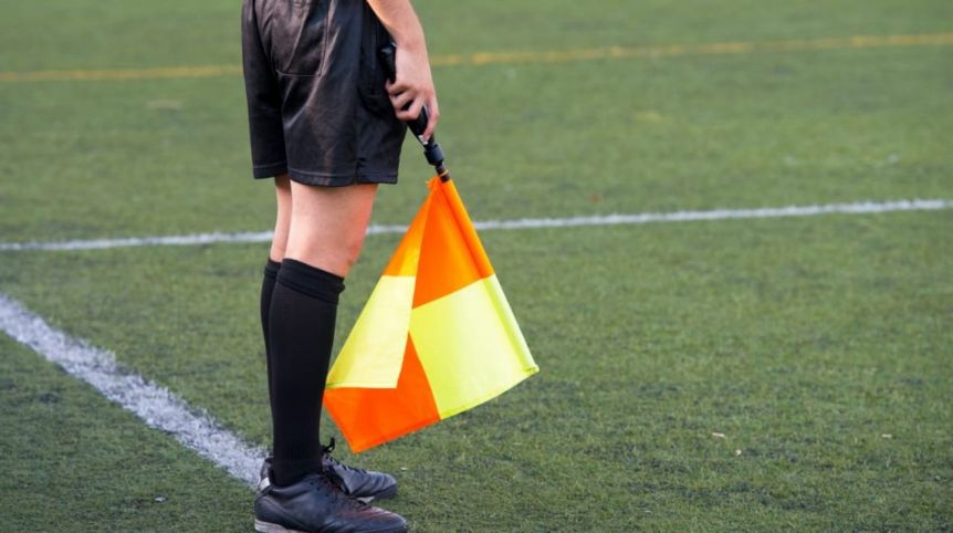 Violencia en el fútbol: una jueza cobró una infracción y la golpearon hasta dejarla inconsciente