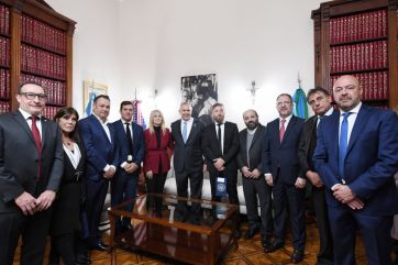 El embajador estadounidense se reunió con el Jefe de Gabinete provincial y legisladores