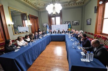 El embajador estadounidense se reunió con el Jefe de Gabinete provincial y legisladores