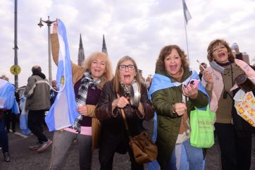 9 de Julio convulsionado: marchas por derecha y por izquierda