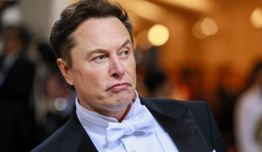 Elon Musk apuntó contra Twitter y se enfrentarían en tribunales