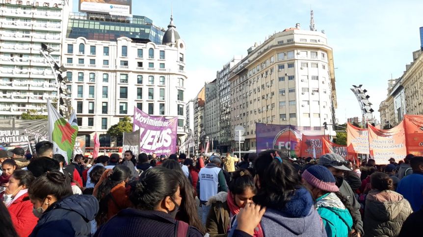 Piqueteros de izquierda muestran su poder de fuego y le marcan la cancha al Gobierno