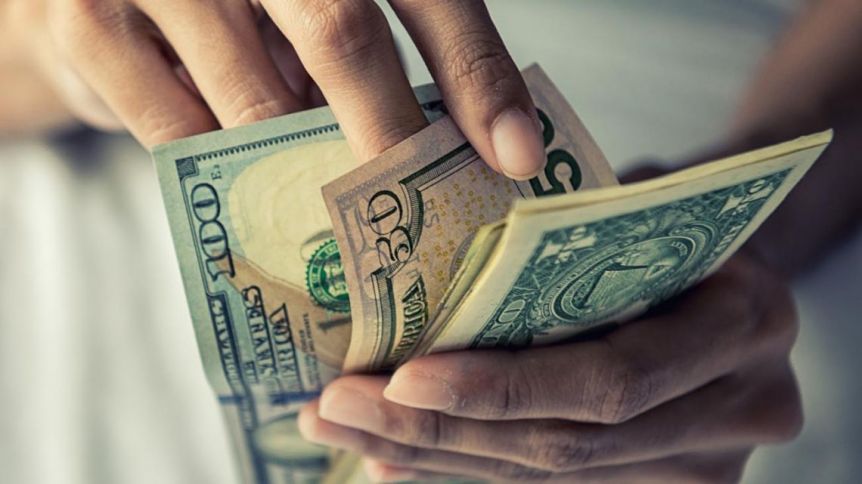Nuevo récord: el dólar blue cerró a $290 en el mercado secundario