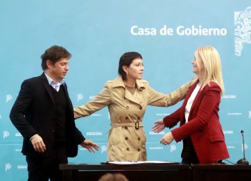 Junto a intendentes oficialistas, Axel Kicillof cruzó con munición gruesa al macrismo