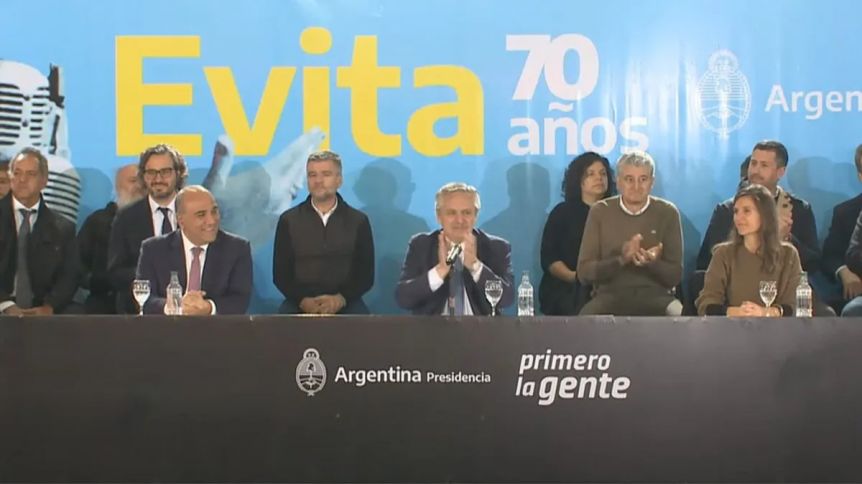 Acorralado por la crisis interna, Alberto volvió a criticar al campo y anunció ayuda social
