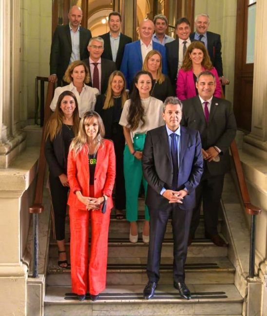 Diputados massistas presionan a Alberto Fernández para que haga un