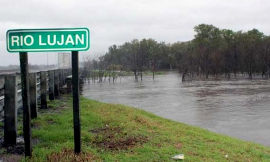 Río Luján: chocaron dos lanchas y buscan intensamente a una persona desaparecida