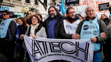 Jornada marcada por fuertes reclamos: paro nacional docente y acampe piquetero en plaza de mayo