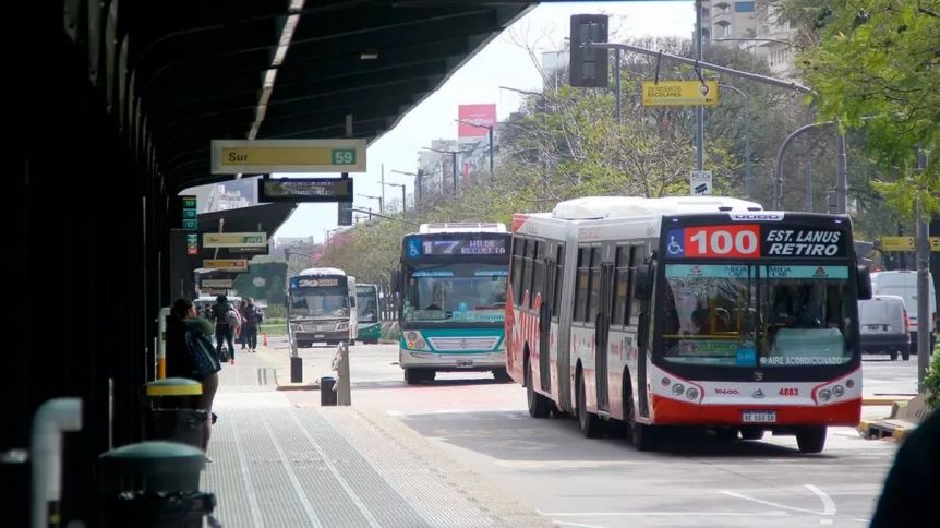 Nueva tregua entre el gobierno y empresarios: se levantó el paro de colectivos
