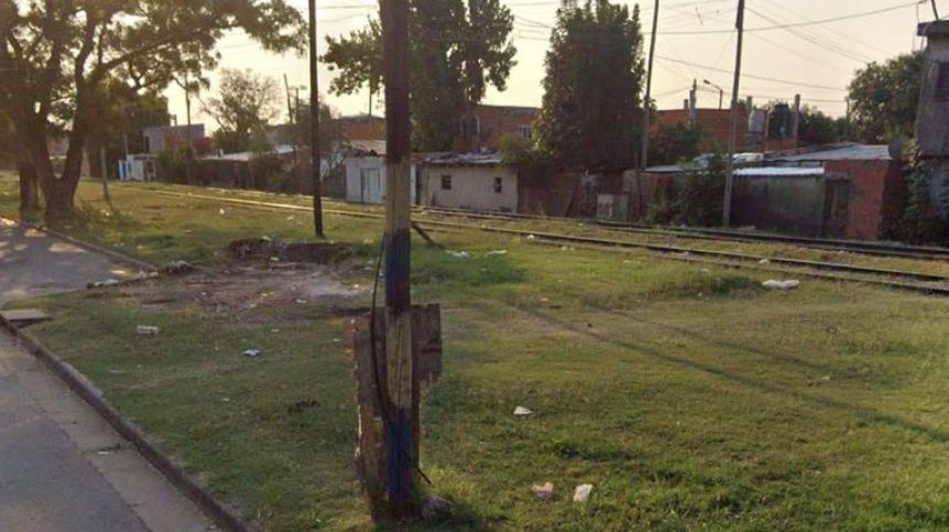 Horror en Rosario: hallaron el cadáver de una beba recién nacida al costado de las vías