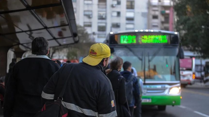 Los empresarios suben la apuesta y esta noche no habrá colectivos desde las 22