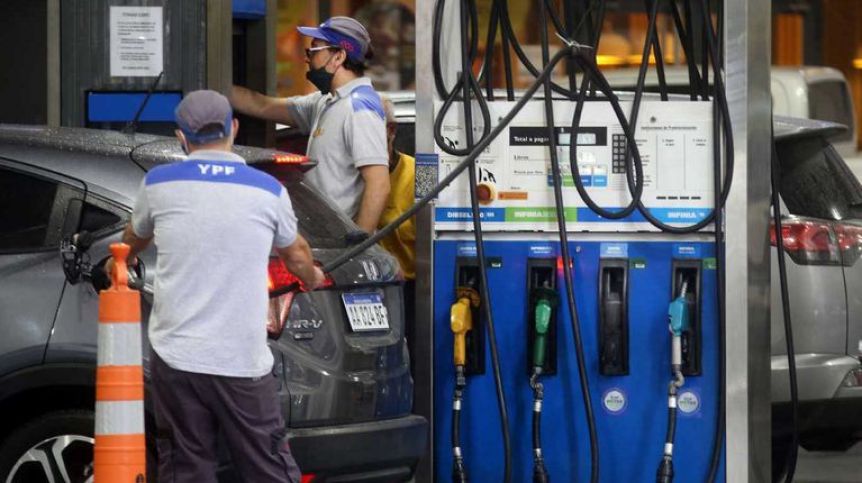 Duele en el bolsillo: YPF aumentó los combustibles un 7,5%