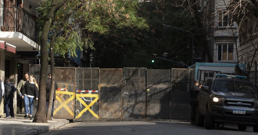 Cruces entre funcionarios bonaerenses por el “operativo limpieza” en la esquina de CFK