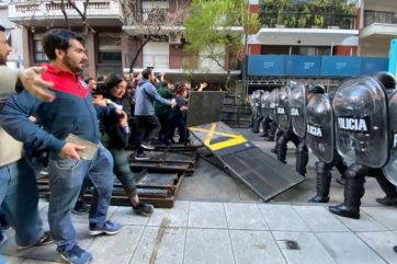 Máxima tensión tras los enfrentamientos entre la Policía de la Ciudad y los manifestantes