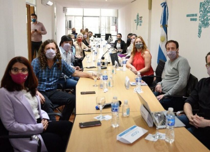 Provincia convocó a estatales y docentes para anunciar un nuevo aumento