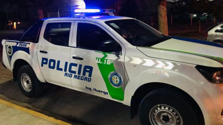 Su novia iba a hacer un trío sexual con una pareja y él los sorprendió a los tiros