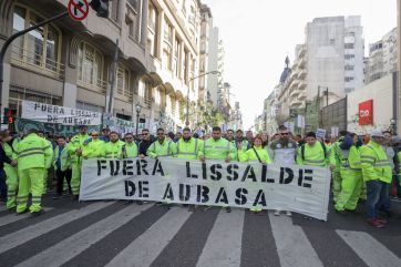Los trabajadores de AUBASA no dan el brazo a torcer y los peajes siguen a la deriva