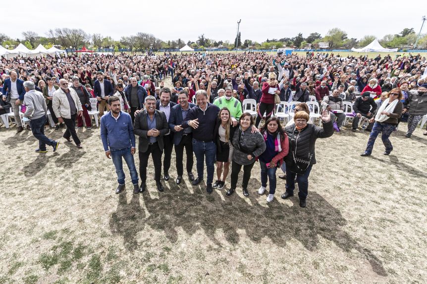 Día del jubilado: Ambrosini, Cascallares y Fabiani entregaron tablets del ENACOM
