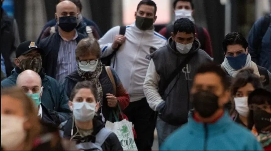 El uso del barbijo deja de ser obligatorio en transportes y espacios cerrados