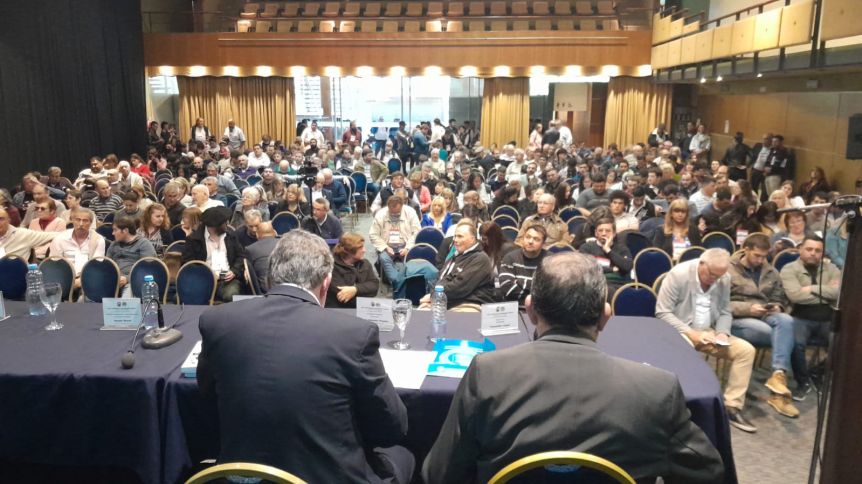 Por interrupciones y abucheos, la Federación Agraria debió suspender su convención