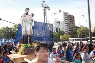 La iglesia apostó a emparchar la grieta en La Plata y la política respondió con presencia