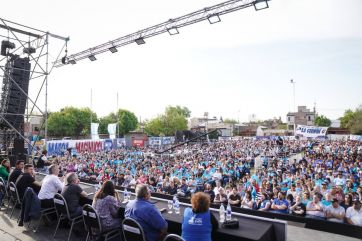 Máximo elogió a los intendentes y a Kicillof, criticó a Vidal y puso la mira en Larreta