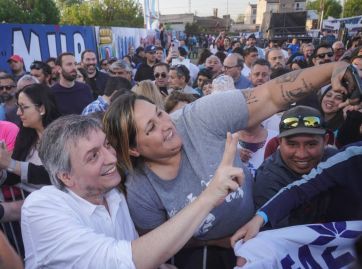 Máximo elogió a los intendentes y a Kicillof, criticó a Vidal y puso la mira en Larreta