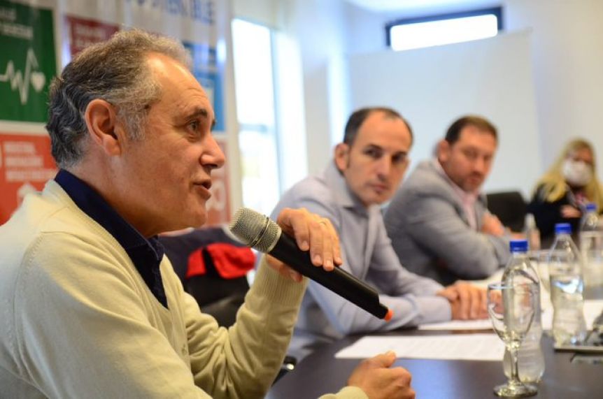 Intendente UCR adelanta aumento a sus trabajadores: “La realidad nos dio vuelta todo”