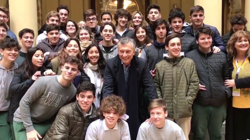 En modo campaña, Macri se lamentó desde las redes por el éxodo de los jóvenes argentinos