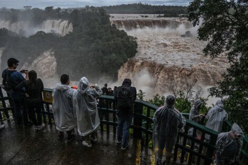 Foz de Iguazú: encontraron un cuerpo e investigan si es del turista que se cayó