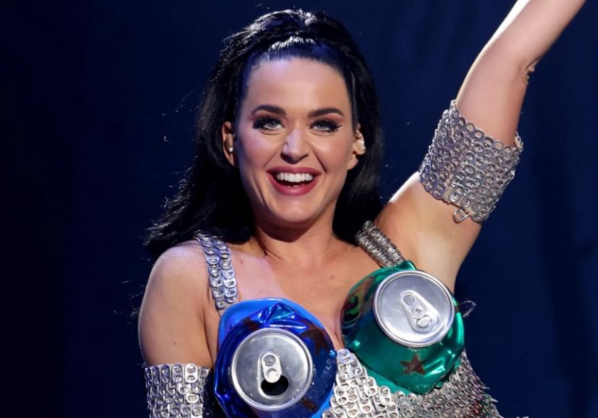 Katy Perry perdió el control de uno de sus párpados en pleno show y generó preocupación