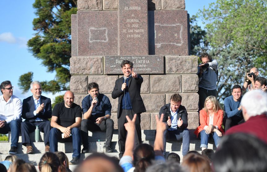 En modo campaña, Kicillof encabezó una mateada en Olavarría: