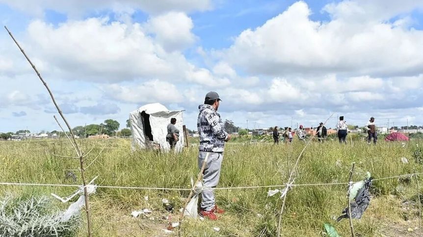 Piden quitarle los planes sociales a quienes tomen tierras