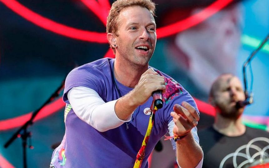 Chris Martin pidió una orden de restricción para una fanática que piensa que es su esposa