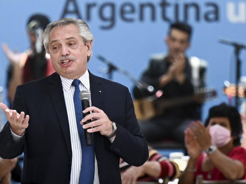 El Gobierno analiza pagar un bono de fin de año