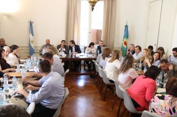 Chicanas, enojos y desplantes en la exposición de Sileoni en Diputados