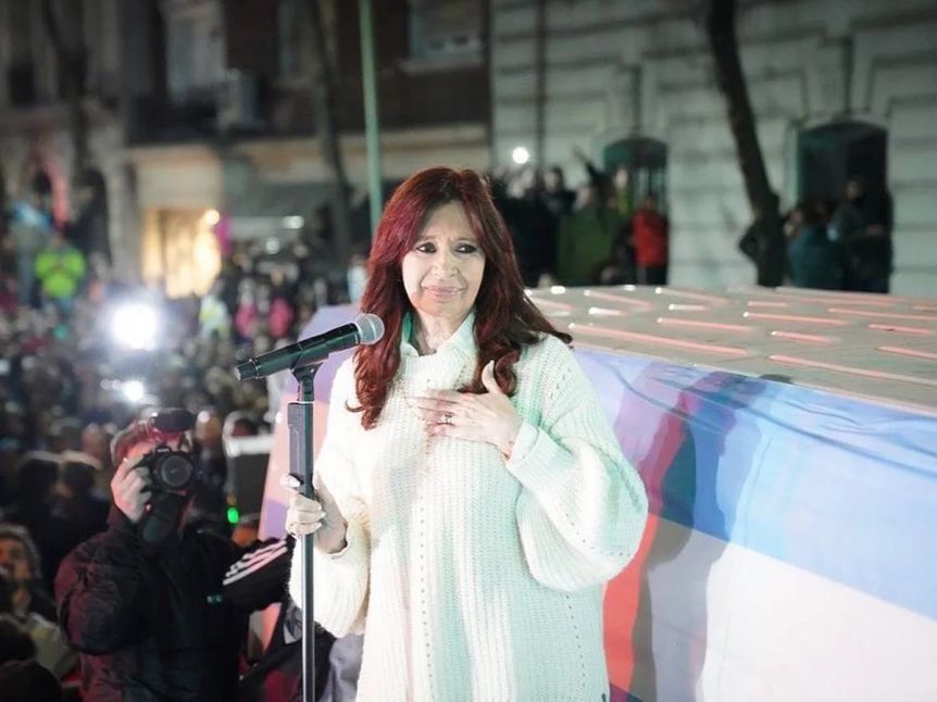 Con el debate caliente por la PASO reaparece CFK en tierras bonaerenses