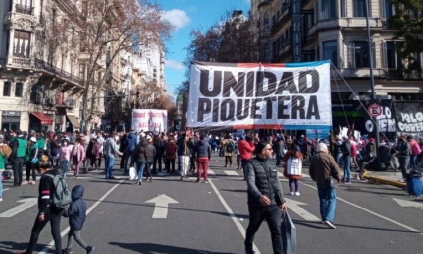 Ni el Mundial los para: piqueteros de izquierda salen a las calles por aumento del salario mínimo