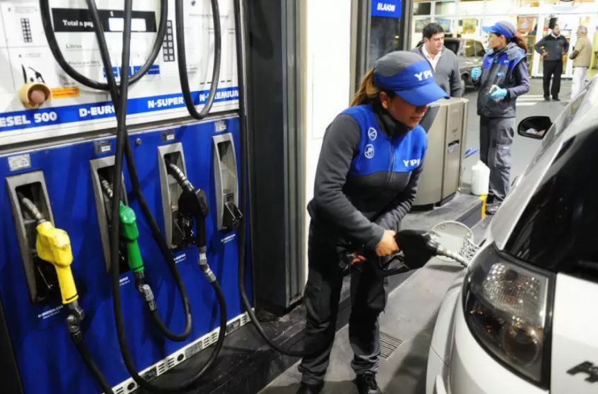 Para contener la inflación, el Gobierno suma los combustibles al programa Precios Justos
