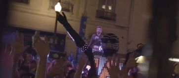 Locura por Ricky Martin: una multitud le dio la bienvenida en la puerta del hotel en Recoleta